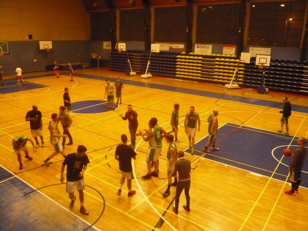 la joie des Cointois ce samedi lors du match Rég2 -Cointe-Ciney 60-55 une première pour Ludo Humblet qui a repris l'équipe lundi passé..