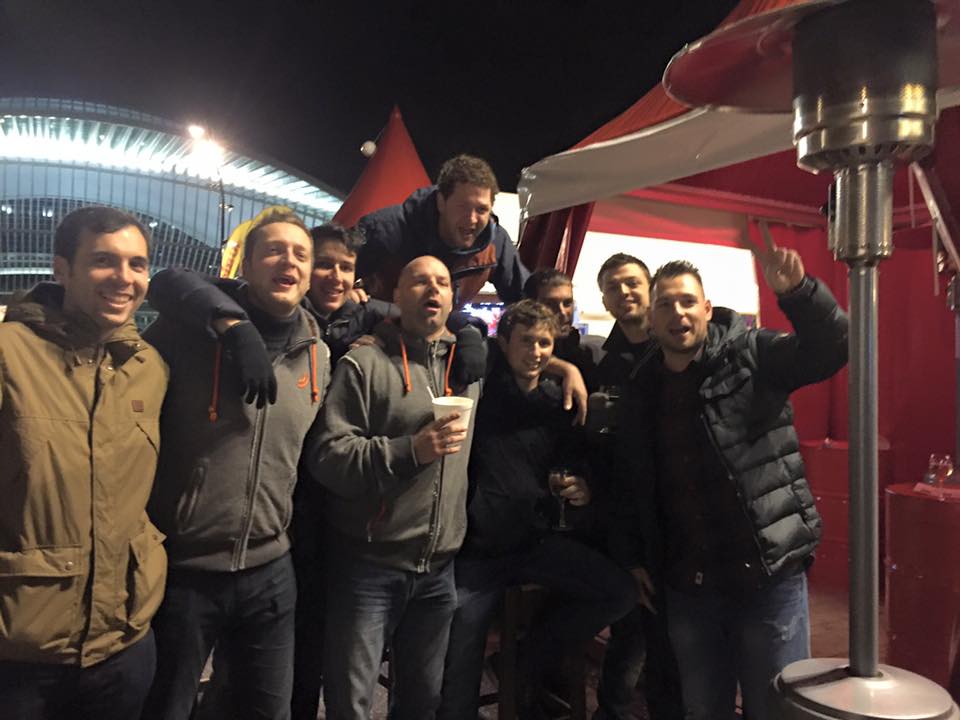 Bien sympa cette 3 ieme mi temps avec les joueurs de Ciney et l'arbitre wink emoticon Belle première